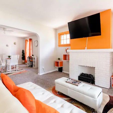 Willa La Naranja Retreat - Cozy Duplex Near Downtown With Parking, 300 Mb Wifi & Self Check In Cleveland Zewnętrze zdjęcie