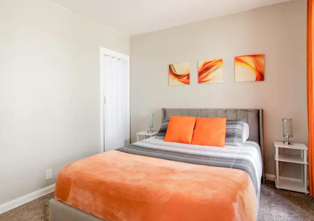 Willa La Naranja Retreat - Cozy Duplex Near Downtown With Parking, 300 Mb Wifi & Self Check In Cleveland Zewnętrze zdjęcie