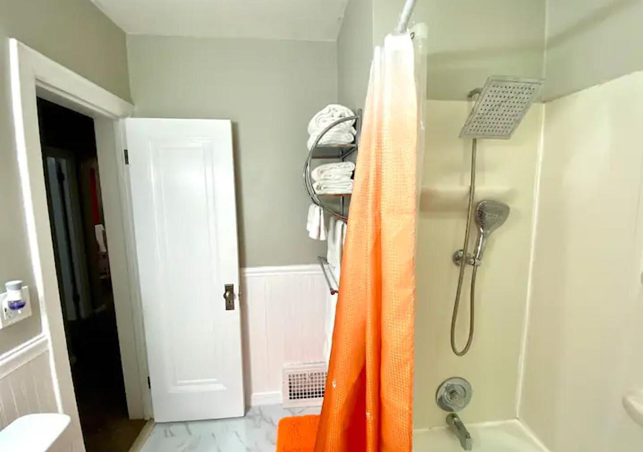 Willa La Naranja Retreat - Cozy Duplex Near Downtown With Parking, 300 Mb Wifi & Self Check In Cleveland Zewnętrze zdjęcie