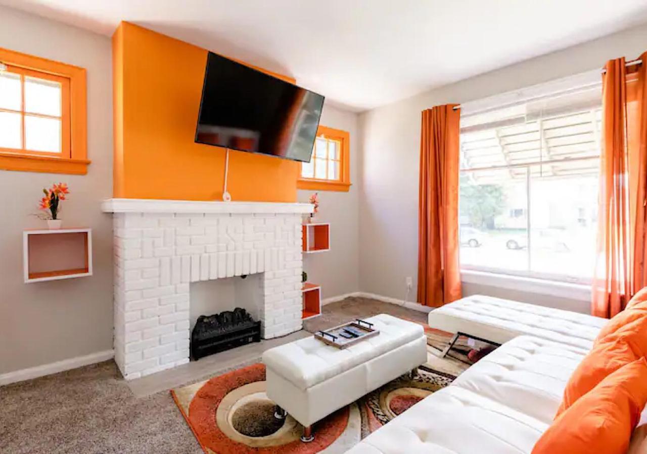 Willa La Naranja Retreat - Cozy Duplex Near Downtown With Parking, 300 Mb Wifi & Self Check In Cleveland Zewnętrze zdjęcie