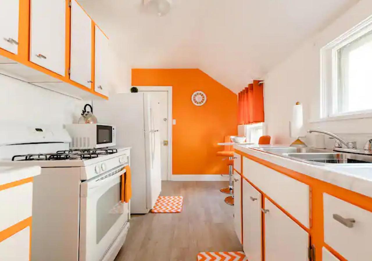 Willa La Naranja Retreat - Cozy Duplex Near Downtown With Parking, 300 Mb Wifi & Self Check In Cleveland Zewnętrze zdjęcie