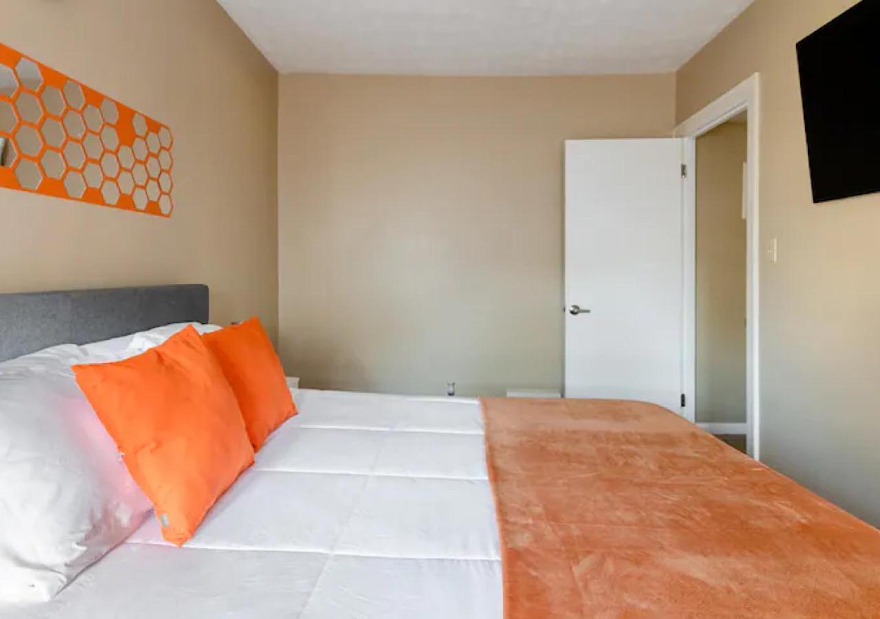 Willa La Naranja Retreat - Cozy Duplex Near Downtown With Parking, 300 Mb Wifi & Self Check In Cleveland Zewnętrze zdjęcie